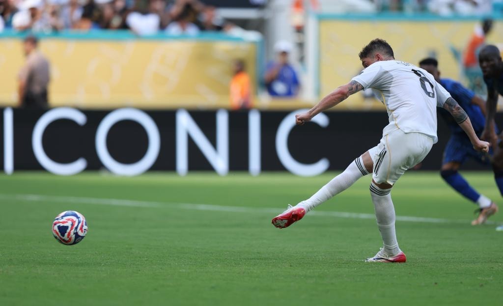 首秀9.7分+传射建功！塞梅尼奥补锋线短板，曼城冲冠更稳了？